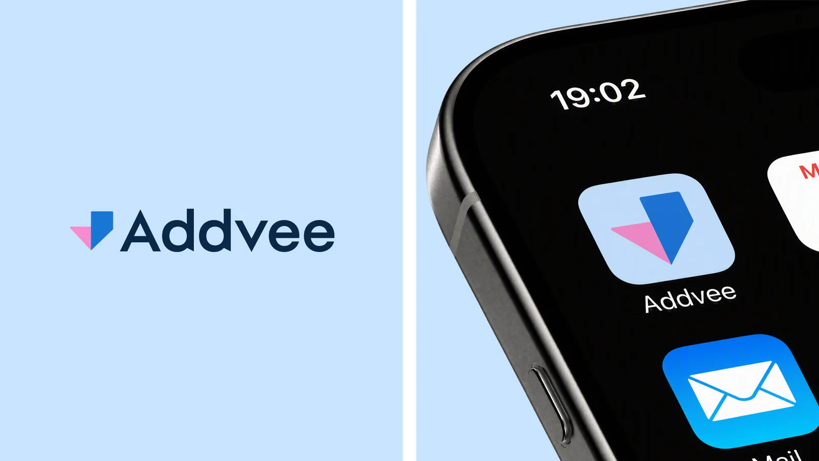 Logo Addvee a ikona aplikace na displeji telefonu