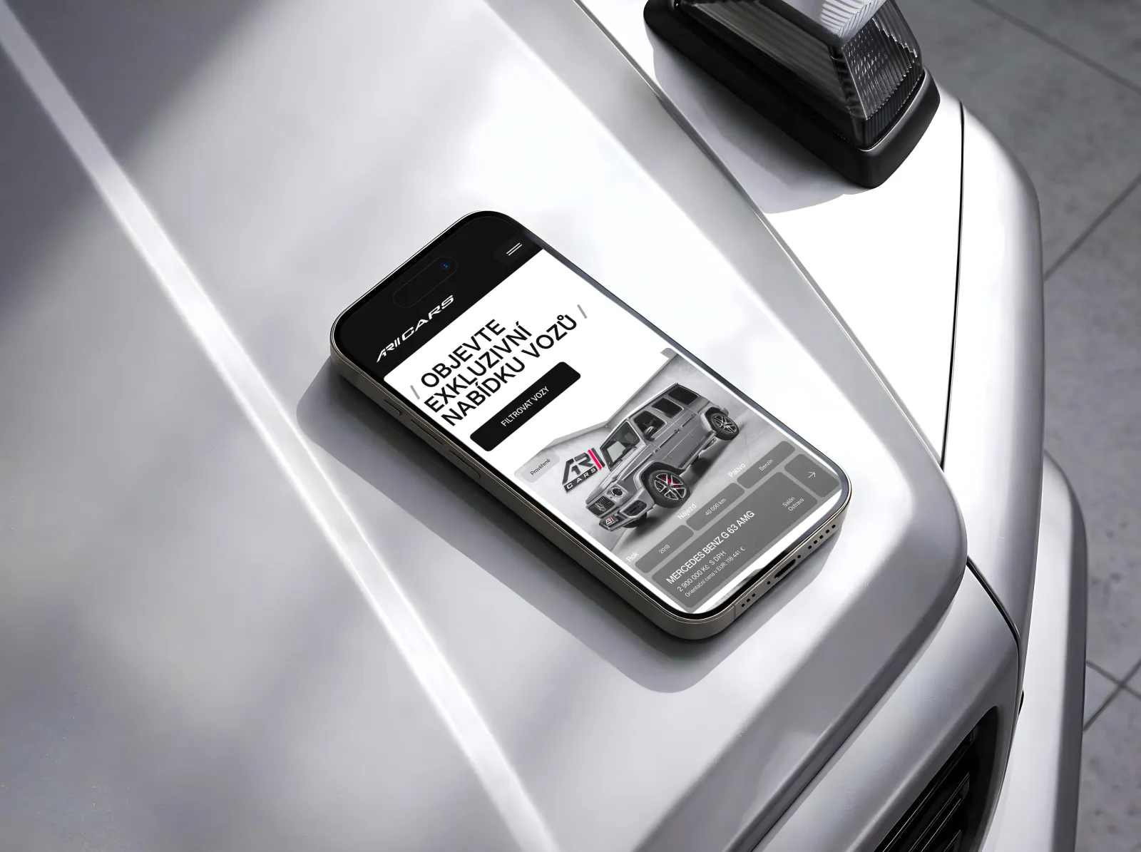 Detail vozu Mercedes-Benz G-Class na webu AR CARS, mockup na telefonu