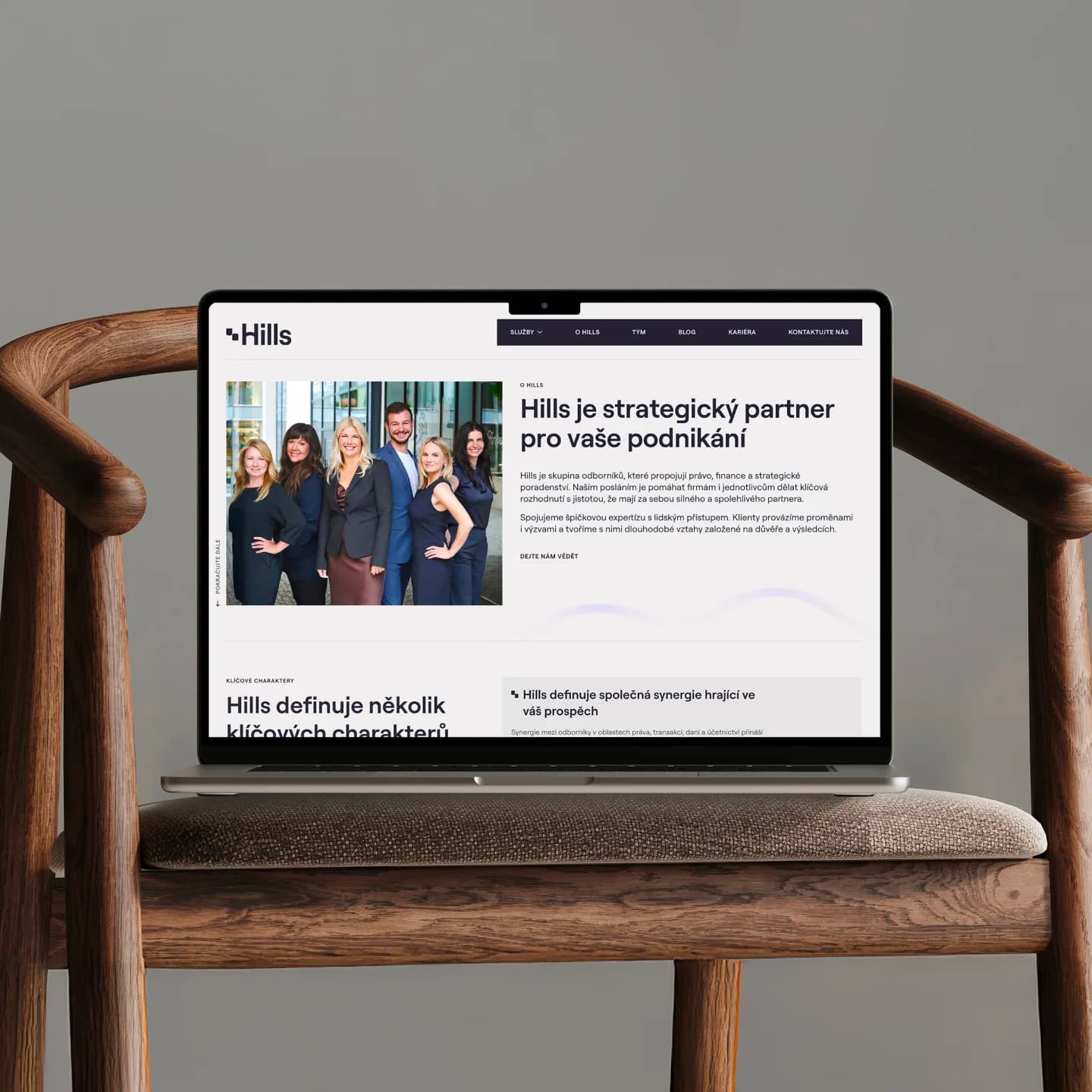 Hills Advisory — web na MacBooku, tým a klíčové charaktery